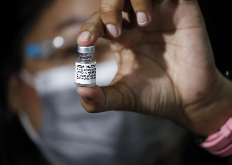 EMA objavila: Moguće je čuvati cjepivo Pfizer u običnom hladnjaku do mjesec dana