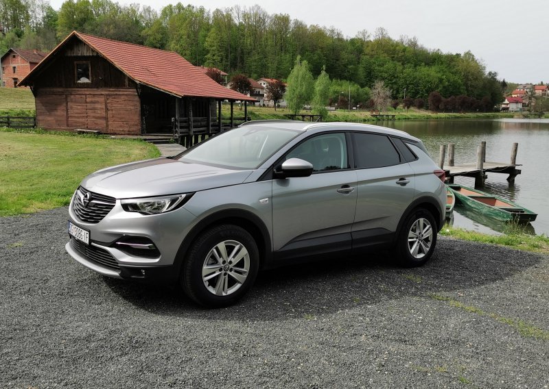 [FOTO/VIDEO] Vozili smo Opel Grandland X 1.5 DTH 130 KS AT8; s automatskim mjenjačem ovaj je SUV svestraniji, praktičniji i dojmljiviji