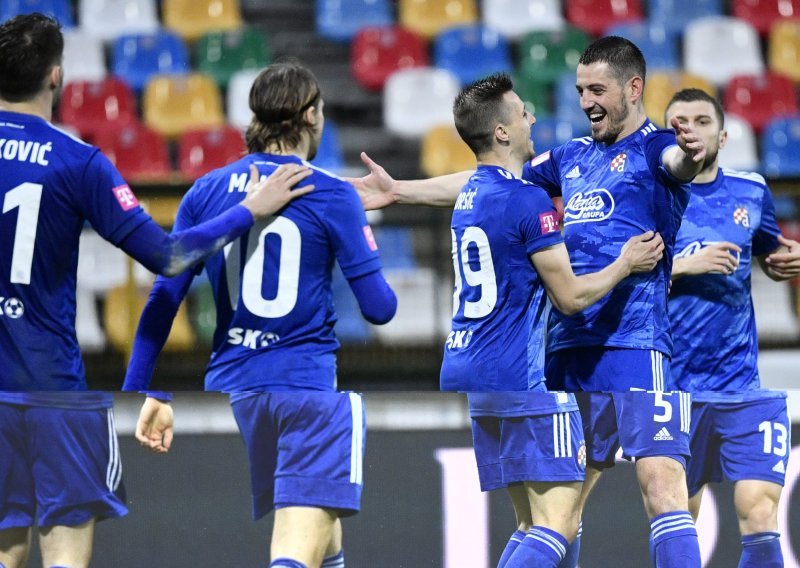 Pogledajte kako su Dinamovi igrači u prvih devet minuta utakmice čak dva puta izigrali obranu Istre i stigli do ogromne prednosti