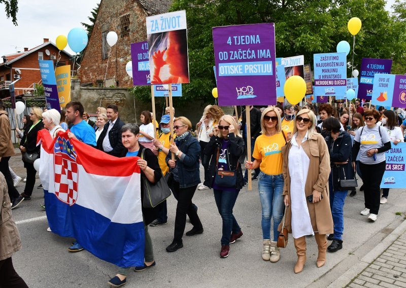 [FOTO/VIDEO] Prvi 'Hod za život' u Slavonskom Brodu: Život je neprocjenjiv; svaka trudnica je već majka