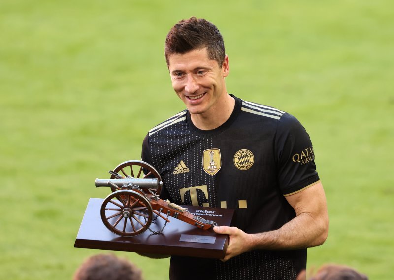 Lewandowski ispisao povijest Bundeslige i u 90. minuti srušio rekord kojeg je gotovo 50 godina držala njemačka legenda; strijelac i Kramarić