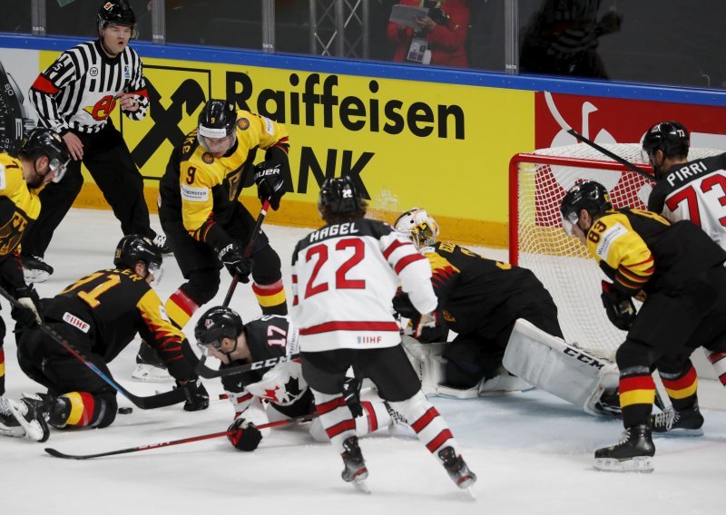 Kanađani su bili hokejaška velesila, a na ovom SP-u još su bez pobjede; pomlađena Slovačka iznenadila Rusiju