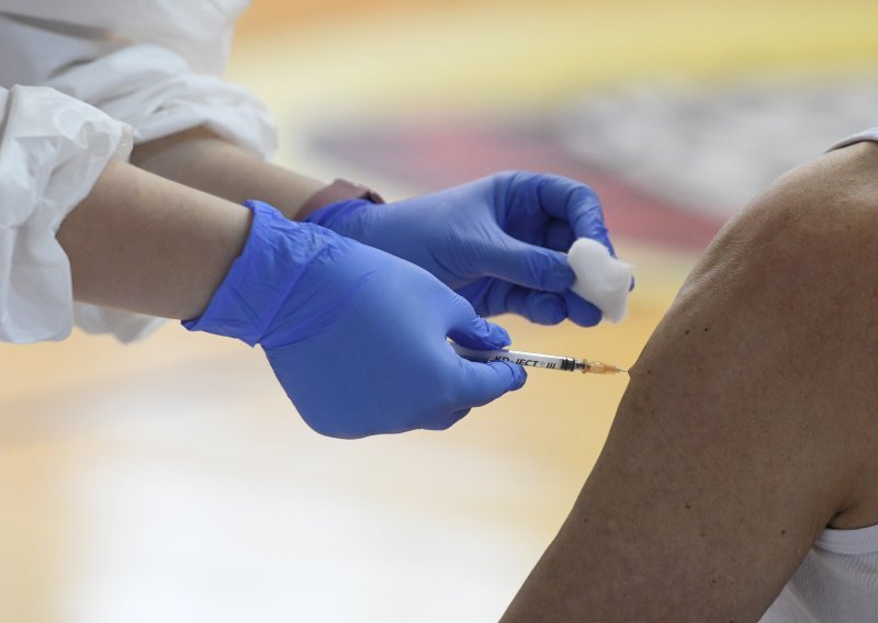 Zašto se cjepivo protiv covida ubrizgava u nadlaktični mišić?