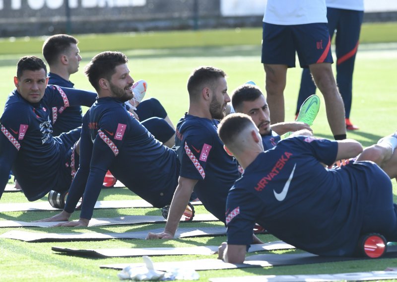 [FOTO] Hrvatska nogometna reprezentacija odradila u Rovinju prvi trening u sklopu priprema za Europsko prvenstvo