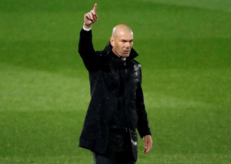 Ono o čemu se pričalo danima sada je dobilo i službenu potvrdu; Zinedine Zidane više nije trener Real Madrida, a iz kluba su pojasnili odakle takva odluka