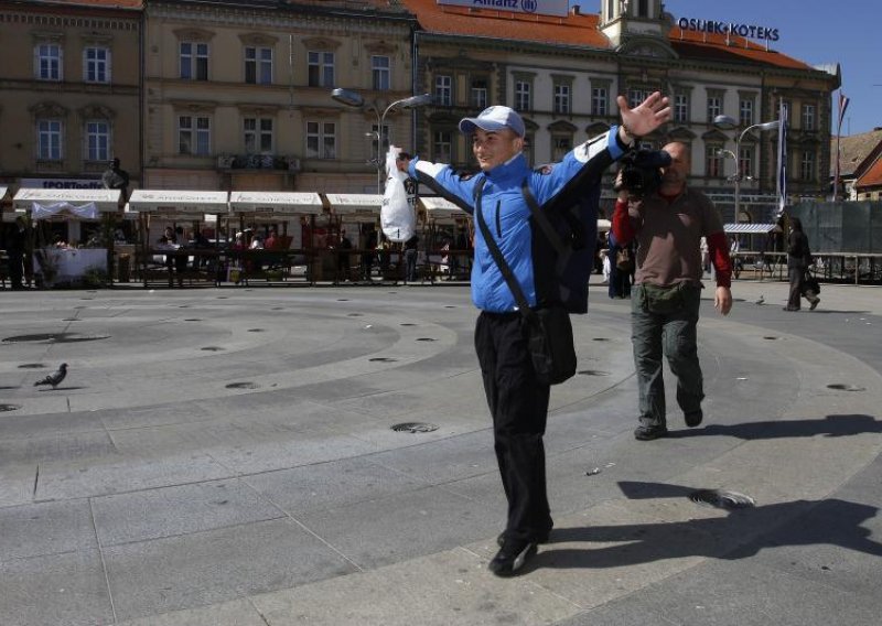 Osječanin Robert (19) krenuo pješice do Šangaja