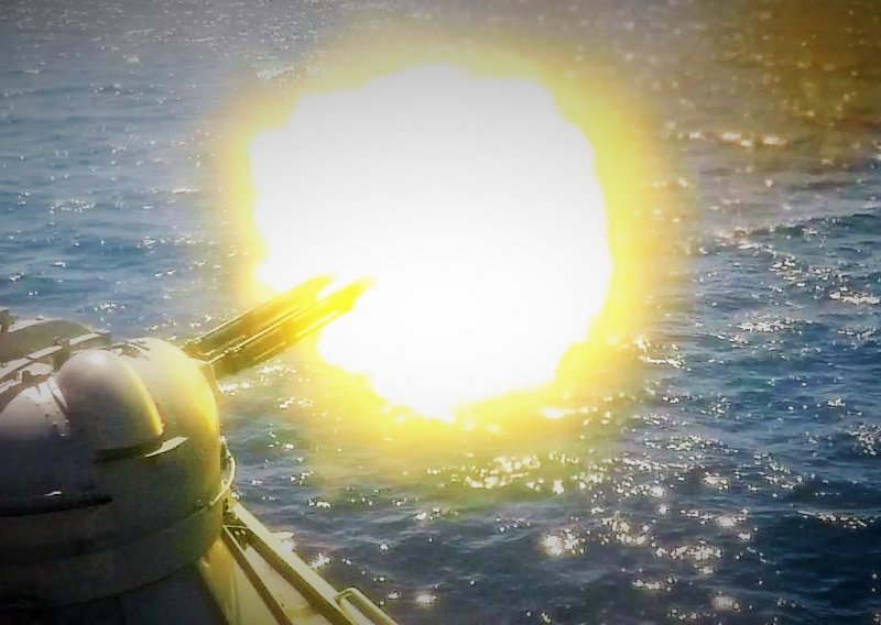 [FOTO] Hrvatska mornarica izvela veliku vojnu vježbu, gađali su se ciljevi na kopnu i moru