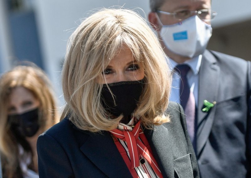 Brigitte Macron ponovno briljira: Prva dama Francuske nosi odličan sako kakav ćete sigurno poželjeti u svom ormaru