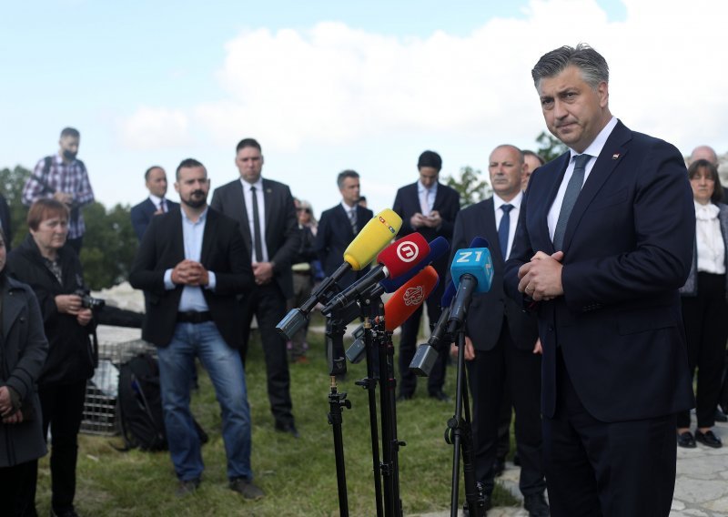 [VIDEO/FOTO] Jandroković i Plenković položili vijence na Oltaru domovine: Hvala svima koji su ugradili sebe u hrvatsku slobodu