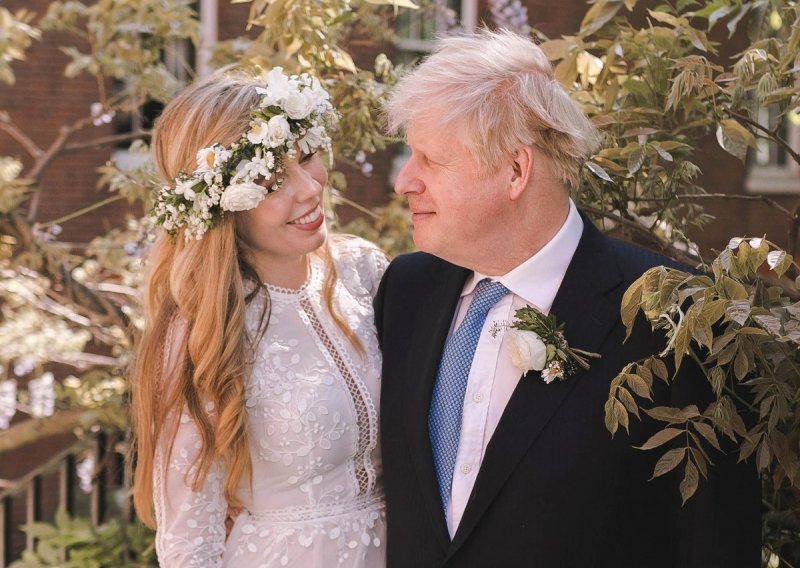 Prve fotografije s tajnog vjenčanja: Carrie Symonds udala se za britanskog premijera Borisa Johnsona u vjenčanici od 25 tisuća kuna