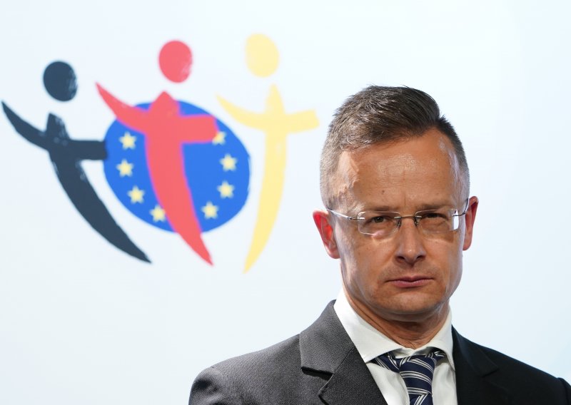 Mađari donirali BiH 200 tisuća doza cjepiva, Szijjarto: Želimo da se zemlje zapadnog Balkana bore protiv migrantskog vala