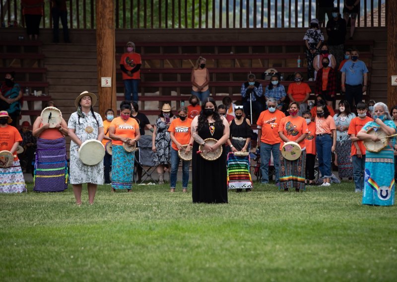 Masovna grobnica 215 domorodačke djece u Kanadi; Trudeau: To je mračno i sramotno poglavlje u povijesti naše zemlje