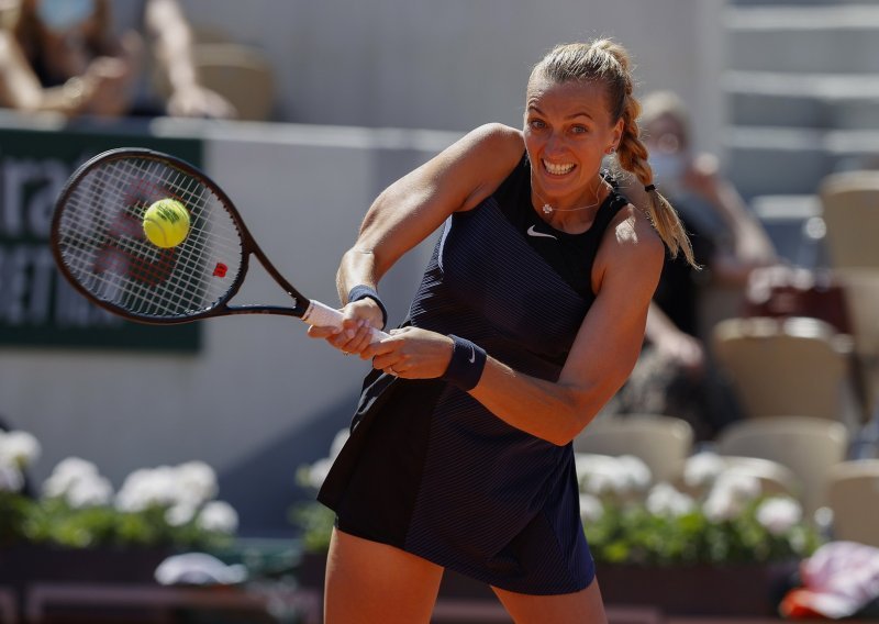 Kakav peh na Roland Garrosu; dvostruka pobjednica Wimbledona spasila meč loptu i prošla dalje, a onda je pred novinarima doživjela nesreću i napustila turnir