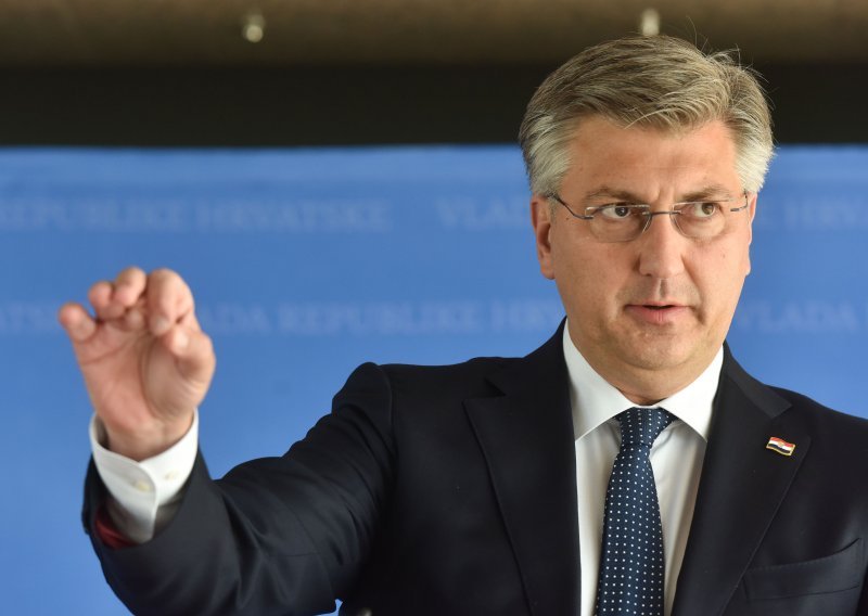 Plenković odgovorio na Milanovićev prijedlog da se 'Oluja' slavi u Glini: Knin je Zvonimirov grad, velika je simbolika naše zastave na tvrđavi