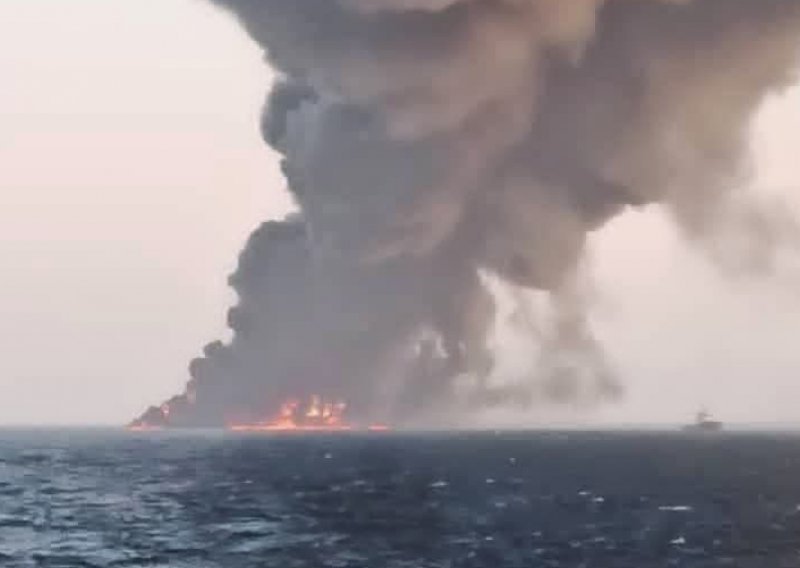 Najveći brod iranske mornarice potonuo nakon požara u Omanskom zaljevu