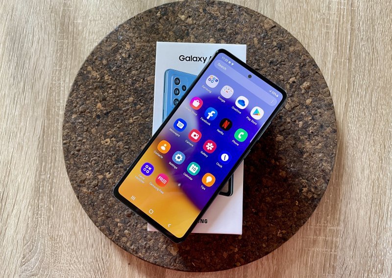 [FOTO] Jednostavan dizajn i niz atraktivnih karakteristika: Isprobali smo Samsung Galaxy A72