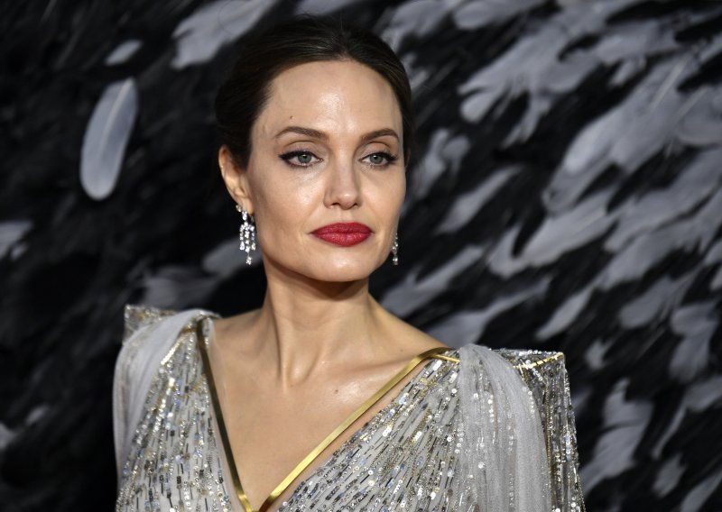 Ne odustaje lako: Angelina Jolie svom bivšem suprugu ne namjerava oprostiti, a bitka za skrbništvo, ako pitate nju, nije gotova