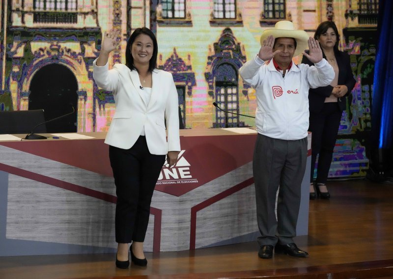 Peruanci biraju novog predsjednika, ankete predviđaju mrtvu trku
