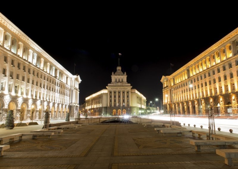 Dođite na hladne ćevape i toplo pivo!