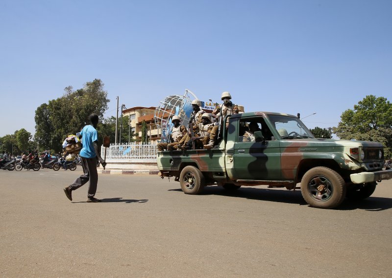 Još jedan jezivi napad u Burkini Faso: Ubijeno oko 100 civila