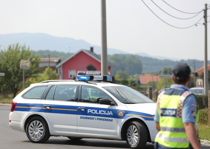 Kod Zaprešića poginula jedna osoba, auto se od siline udarca prepolovio