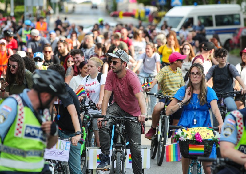 [FOTO] U Zagrebu Pride Ride, podršku dale saborska zastupnica Sandra Benčić i zagrebačka dogradonačelnica Danijela Dolenec