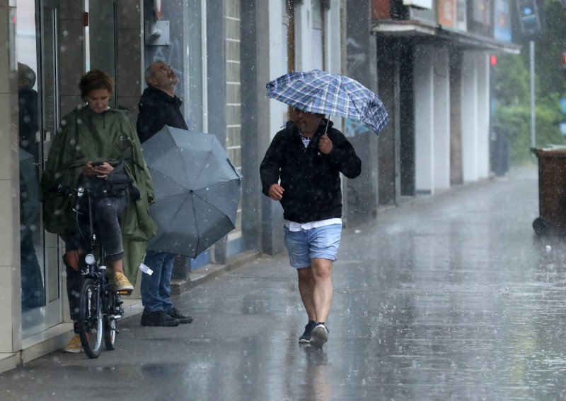 Prognoza za vikend: Pljuskova i grmljavine bit će danas i u nedjelju, temperature idu i do 30 celzijevaca