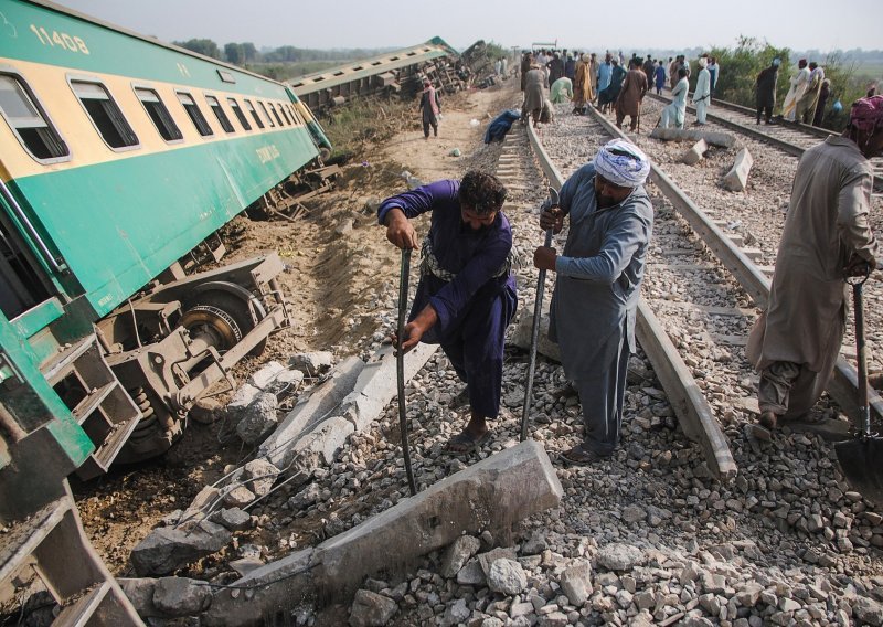 Tragedija u južnom Pakistanu: U sudaru vlakova najmanje 30 mrtvih