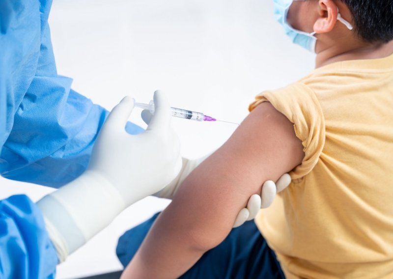 Srbijanski infektolog: Treća doza cjepiva bit će nužna