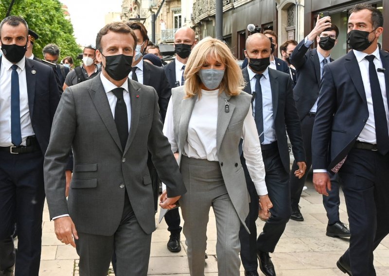 Utjelovljenje francuskog chica: Brigitte Macron privlačila poglede u neobičnom sakou