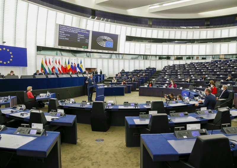 Europarlamentarci odobrili uvođenje digitalnih potvrda EU-a za Covid-19