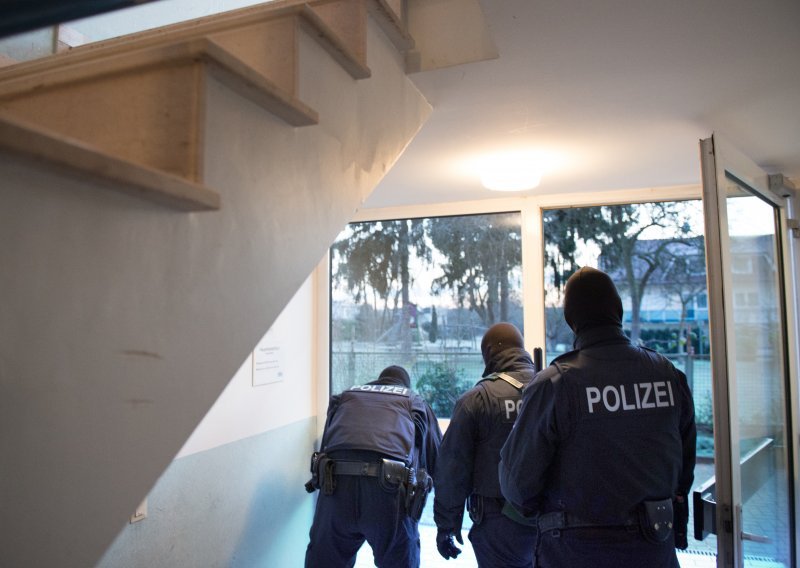 Hrvat u Njemačkoj priveden zbog seksualnog napastovanja: ‘Pijan je napastovao 16-godišnjakinju‘