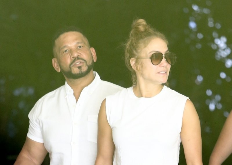 Jennifer Lopez u crop topu i trenirci otkrila trbušnjake koji izazivaju zavist