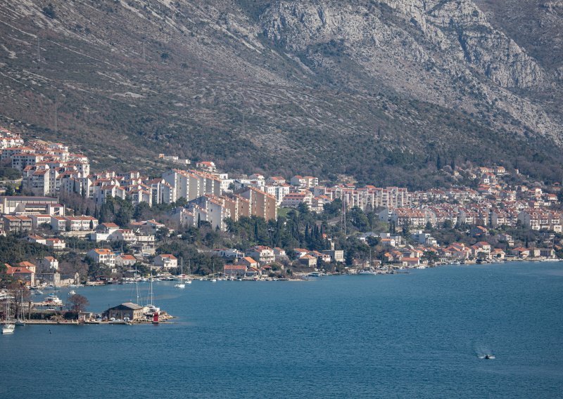 More na dubrovačkoj plaži Stara Mokošica onečišćeno fekalijama