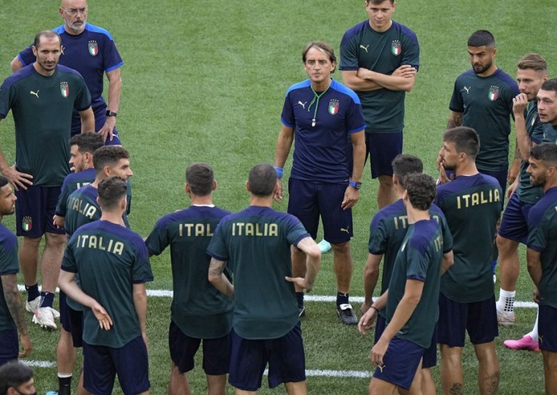 Nakon godinu dana odgode danas počinje nogometni Euro; Italija otvara turnir u Rimu, ali jedan zanimljiv detalj o povijesti domaćina ih jako muči