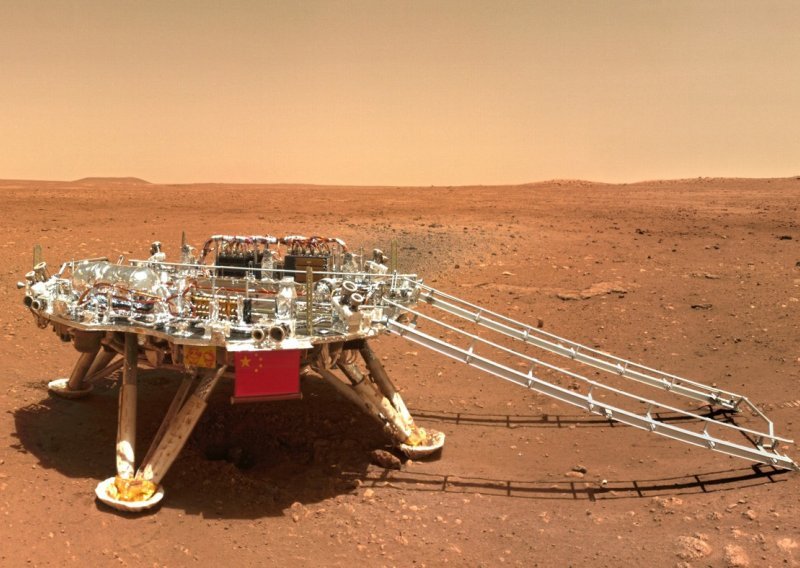 Stigle fotografije: Rover Zhurong na Marsu ostavio kineske tragove za vječnost