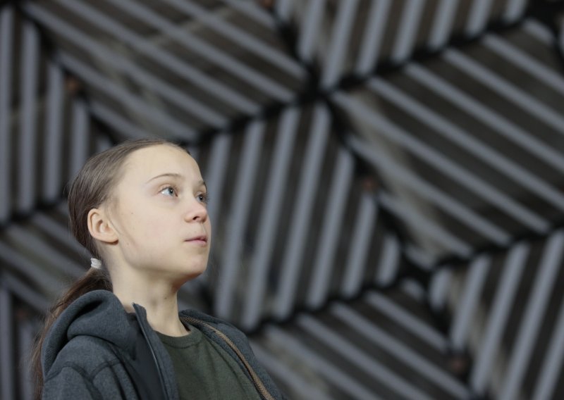 Greta Thunberg vratila se na klimatske prosvjede ispred švedskog parlamenta