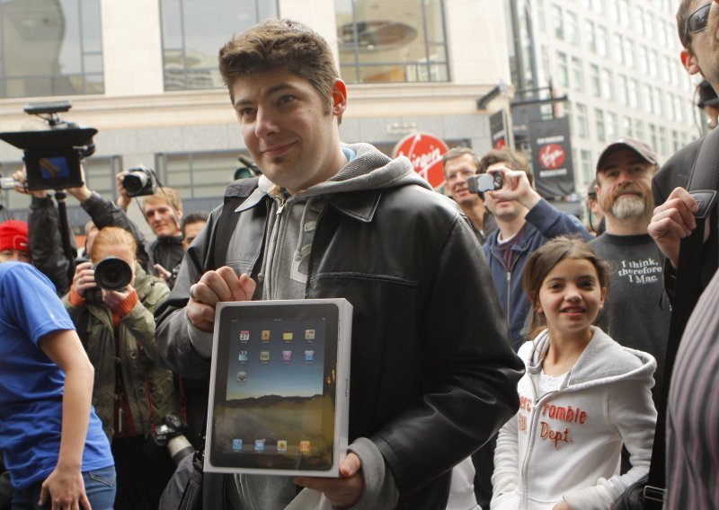 Apple prvog dana prodao 300.000 iPada