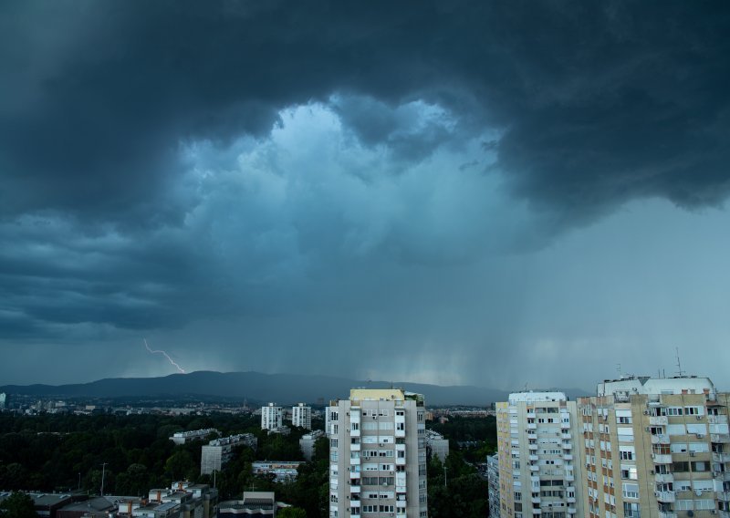 Zagreb pogodili tuča i grmljavinsko nevrijeme