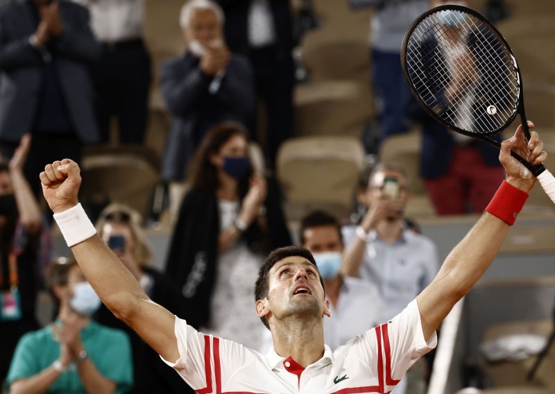 [FOTO] Novak Đoković izgubio prvi set, a onda pomeo Rafaela Nadala, koji još nikada nije izgubio u polufinalu Roland Garrosa