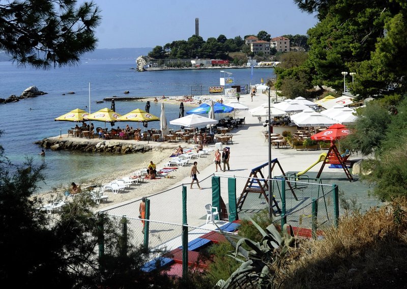 Divljaštvo na plaži: U Splitu pretukli par iz Srbije, policija traga za napadačima