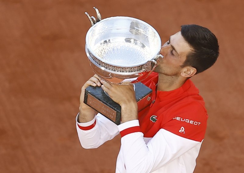 [FOTO] Novak Đoković gubio je 0:2 u setovima od Grka, ali onda je čudesnim preokretom stigao do uspjeha kakvog nema nitko u Open eri