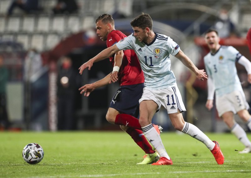 [FOTO] Škotska totalno potonula nakon novog pogotka Češke; Patrik Schick s centra lobao domaćeg golmana