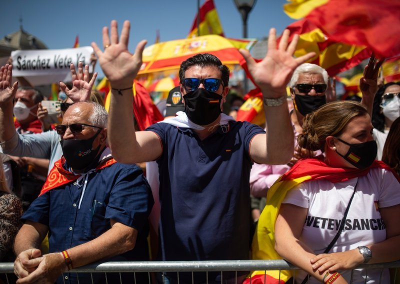 Madrid: Deseci tisuća ljudi prosvjeduju protiv pomilovanja 12 katalonskih separatista