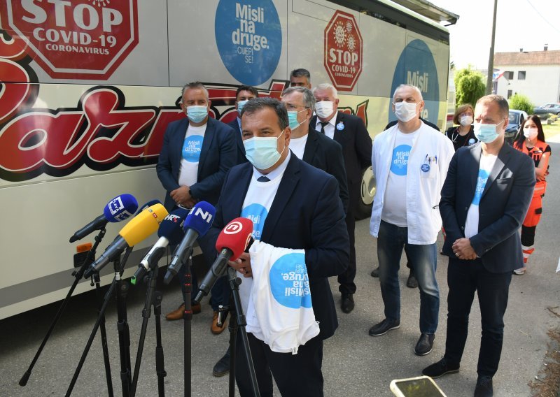 [VIDEO/FOTO] Beroš otkrio da ni kolegica konobarice u Zadru nije nosila masku: 'Ima li i ona zdravstvene tegobe?'