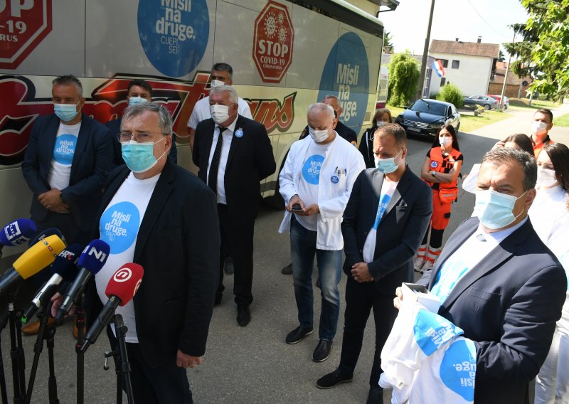 [VIDEO/FOTO] Capak i Beroš na promociji Covid buseva u ruralnim naseljima: 'Opuštanja nema, detektiran je novi i opasni delta soj'