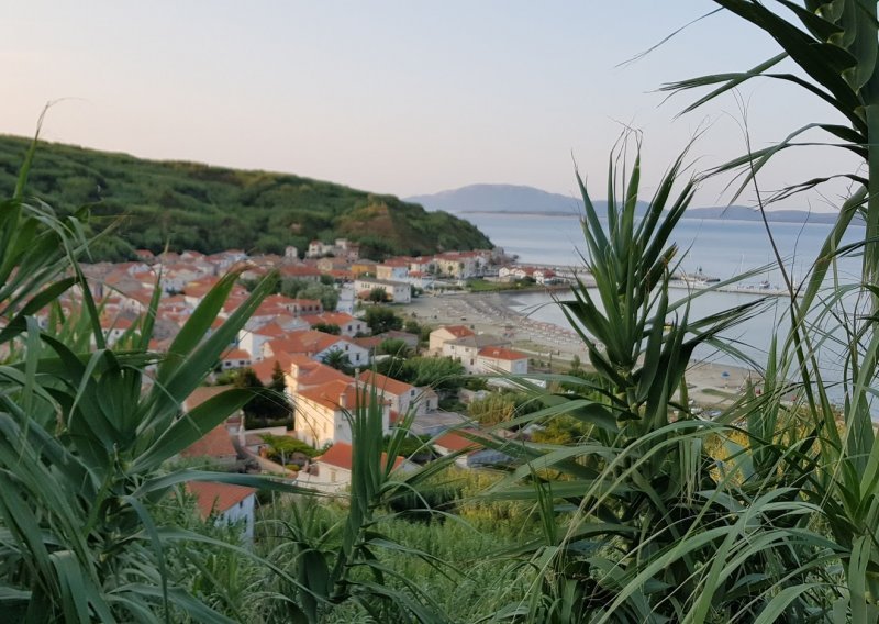 Na otok Susak u ilegali dopremljen prvi automobil; gradonačelnica Lošinja: Bit će uklonjen, zabrana za vozila vrijedit će i ubuduće