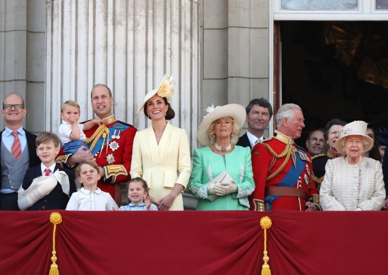 Zašto su ovogodišnju proslavu kraljičina rođendana propustili brojni pripadnici kraljevske obitelji, uključujući Kate Middleton i princa Williama