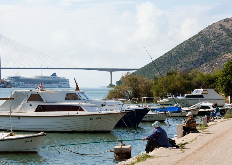 Opet se može kupati na plaži Stara Mokošica, more očišćeno od fekalija