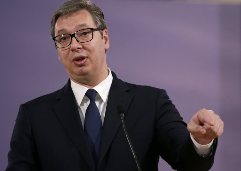 Vučić: U Srbiji uskoro kreće cijepljenje trećom dozom